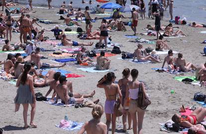 FOTO Pogledajte velike gužve na plažama u Splitu, Zadru...