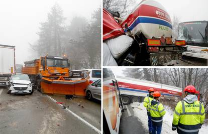 Auto u auto, auto u ralicu, u nju bus pa u sve njih tegljač