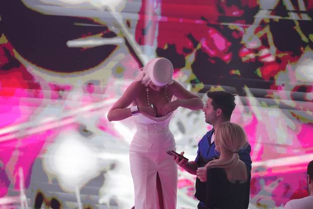 Beograd: Jelena Karleuša dolazi na snimanje novogodišnjeg programa 