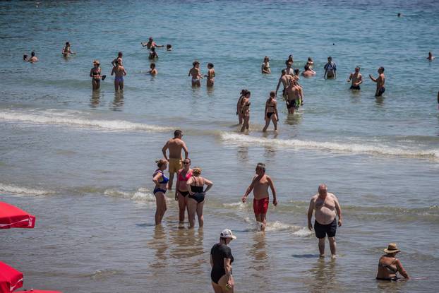Gužva na splitskim Bačvicama