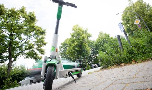 Pijan vozio po nogostupu u Vinkovcima pa pao s električnog romobila: Teško je ozlijeđen