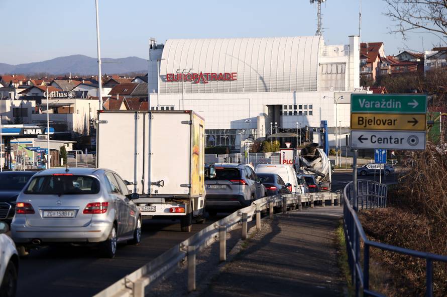 Zagreb: Gužve na nadvožnjaku u Sesvetama