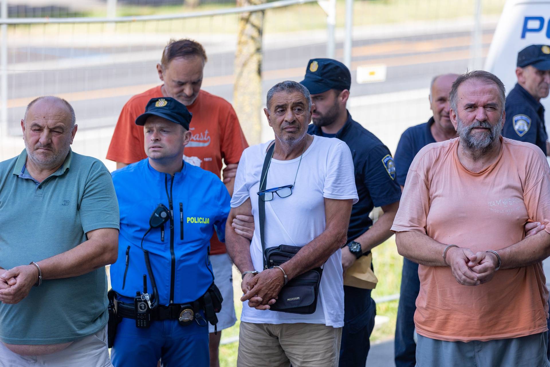 Osijek: Privođenje petorice uhićenih za ratni zločin sucu istrage na Županijskom sudu