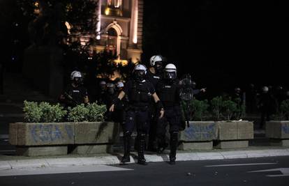 Policija kontrolira poštivanje mjera u Srbiji: U jednom kafiću u Beogradu zatekli čak 700 ljudi