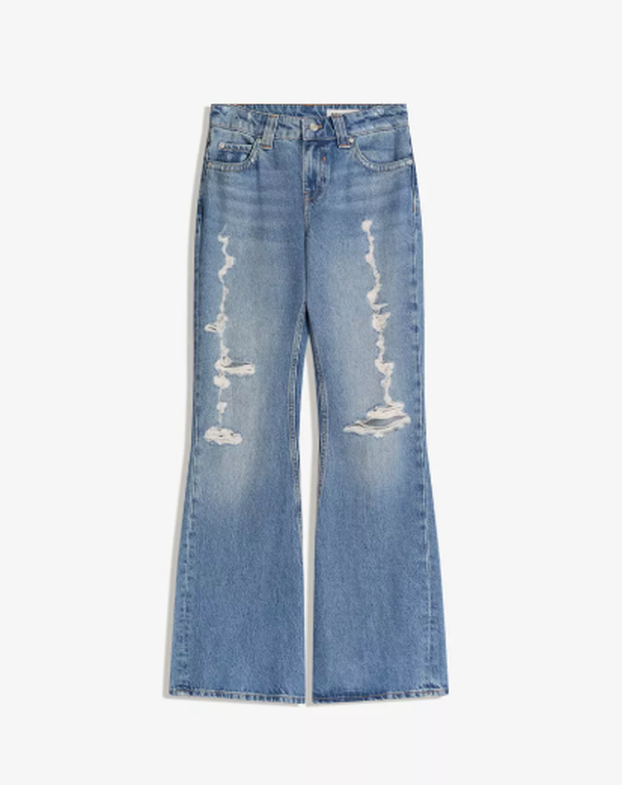 Vraćaju se poderane traperice: Izdvojili smo najbolje komade