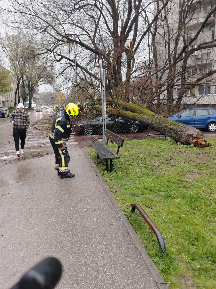 Evo koliko su vatrogasci imali intervencija zbog oluje