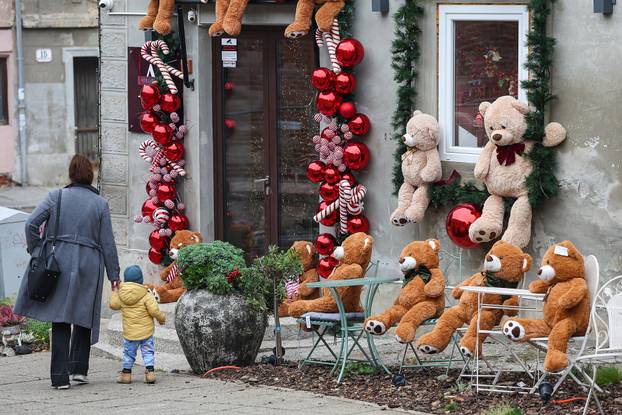 Zagreb: Kuća u Maloj ulici ukrašena za advent
