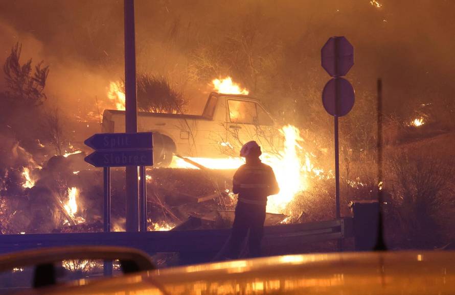 Omiš: Katastrofalna noć na požarištu kod Omiša.