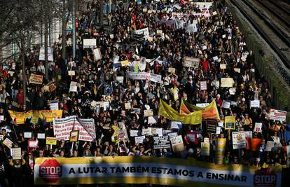 Deseci tisuća učitelja na ulicama Lisabona: Traže od vlade povećanje plaća i bolje uvjete