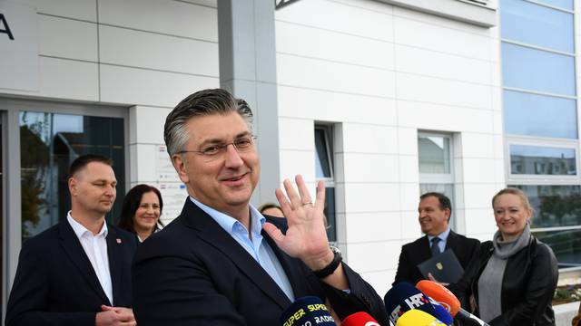 Bjelovar: Plenković, Jandroković i Beroš sastali se s predstavnicima Opće bolnice te obišli novoizgrađenu zgradu 