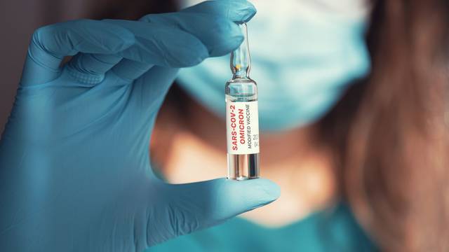 Već prvoga dana 707 osoba primilo novo 'omikron cjepivo'