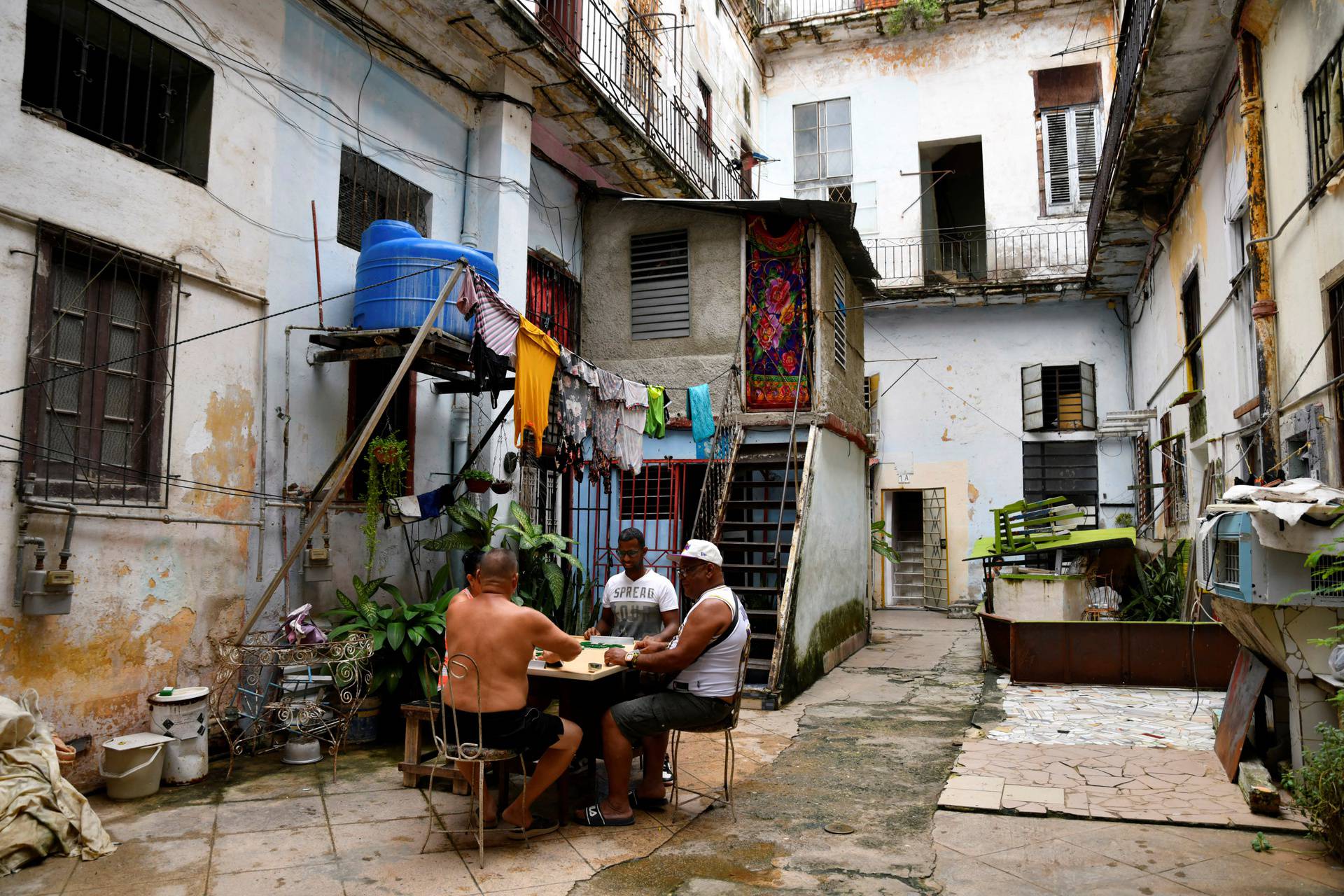 Cuba hit by total blackout