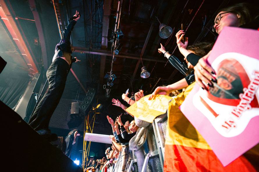 Joker Out rasplesao je Tvornicu Kulture: Hrvatice na pozornicu bacale ružičaste grudnjake...