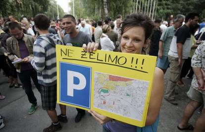 Prosvjeduju jer će plaćati parking tri kune po satu