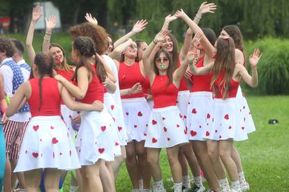 FOTO Nešto drugačija norijada: U Karlovcu su zaplesali - kolo