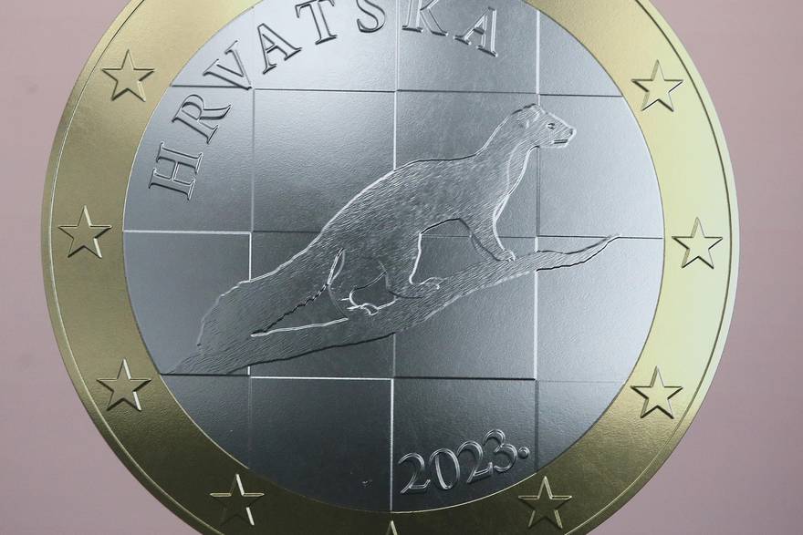 Autor pobjedničkog dizajna kovanice eura tražio je pomoć u grupi na fejsu oko Photoshopa