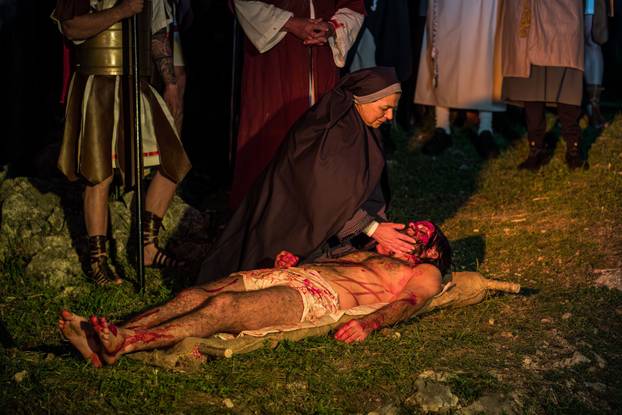 Imotski: Uprizorenje 24. Žive slike Muke Isusove