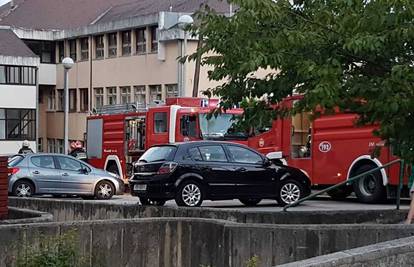 Izbio požar u potkrovlju zgrade u Zaboku: Nema ozlijeđenih