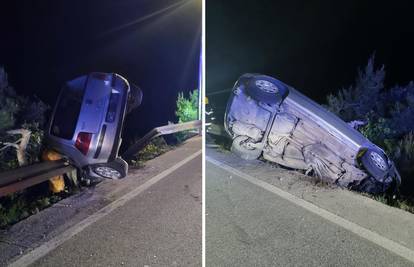 FOTO U Krilu Jesenice izletjeli s magistrale, vatrogasci izvlačili dvoje ozlijeđenih iz automobila