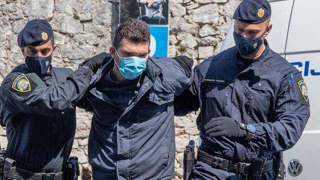 FOTO Osumnjičenog za stravično ubojstvo brata i maloljetnika u Pločama doveli su na ispitivanje