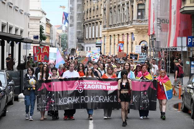 Zagreb: 25. Povorka ponosa LGBTIQ zajednice "Korak po korak, iskorak!"