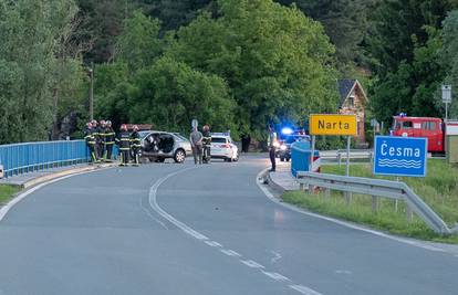 FOTO Nesreća kod Bjelovara: Autom se zabio u ogradu mosta, vozača su izvlačili vatrogasci