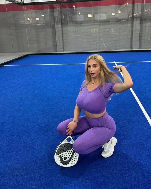 FOTO Govore joj da nije REALna: Zbog zanosne Marije se vrpolje sugovornici dok ih intervjuira