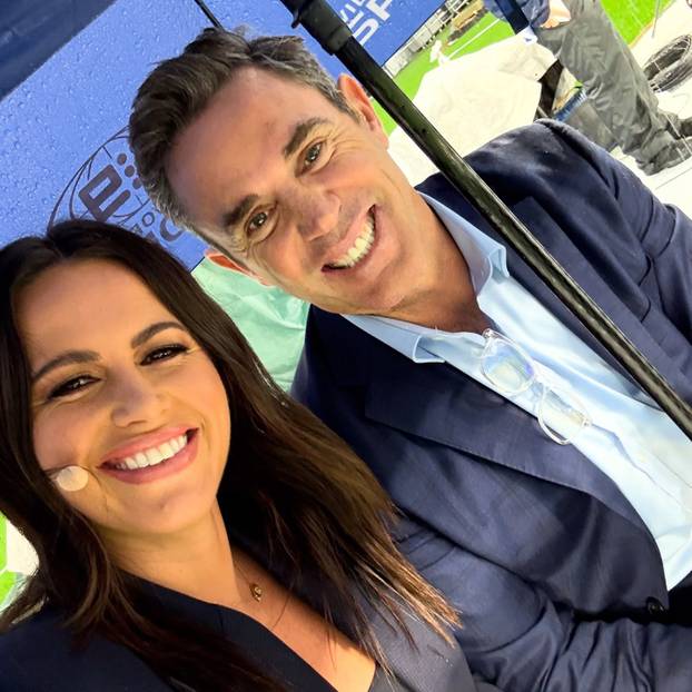 FOTO Ovo je voditeljica koja se 'pod gasom' javila uživo. Dobila je podršku od premijera države