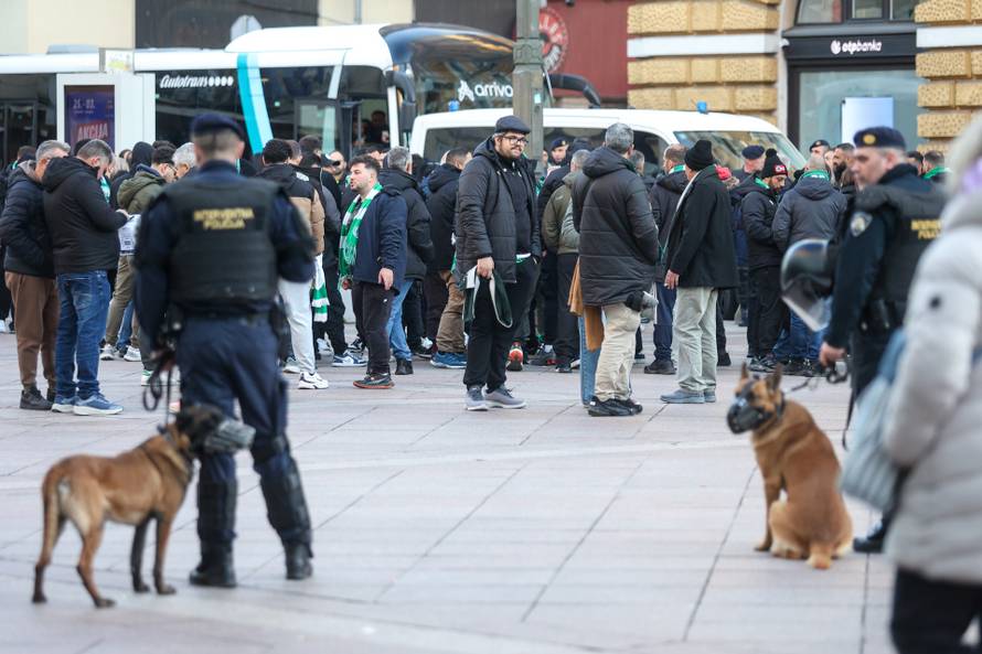 Navijači Omonoije u centru Rijeke uoči utakmice
