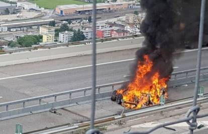 Poginuo je za volanom Tesle: Za eksploziju je kriva baterija?