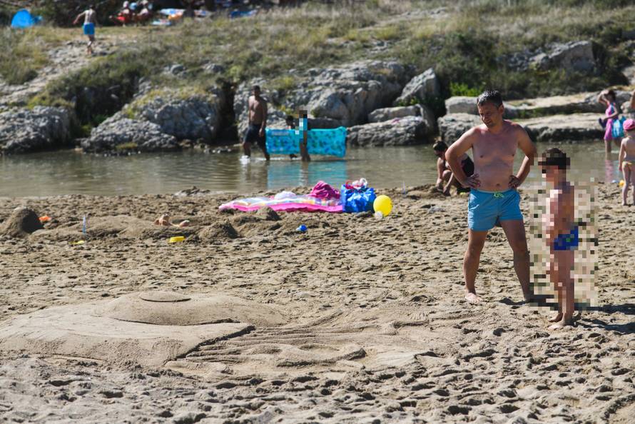 Prekrasne skulpture od pijeska uljepšale poznate plaže u Ninu