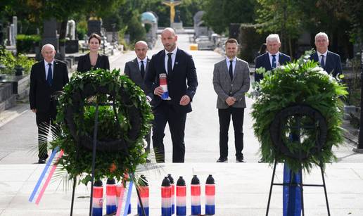 FOTO Vladino izaslanstvo na &ccaron;elu s Habijanom odalo po&ccaron;ast &zcaron;rtvama totalitarnih re&zcaron;ima