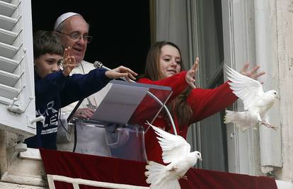 Zračna bitka:  Golubice pape Franje na meti galeba i vrane