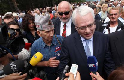 Na okupljanju u Srbu prvi put su vrijeđali Josipovića
