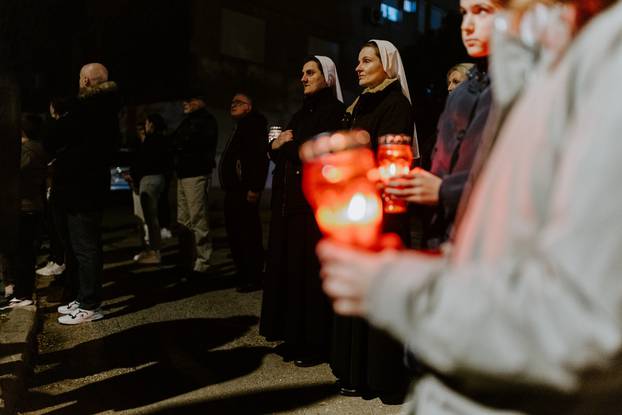 Mostar: Paljenjem svijeća građani odali počast Vukovaru