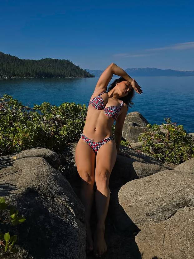 FOTO Seksi fitness mama pokazala sve: 'Nema izgovora, i nakon dvije trudnoće sam top'