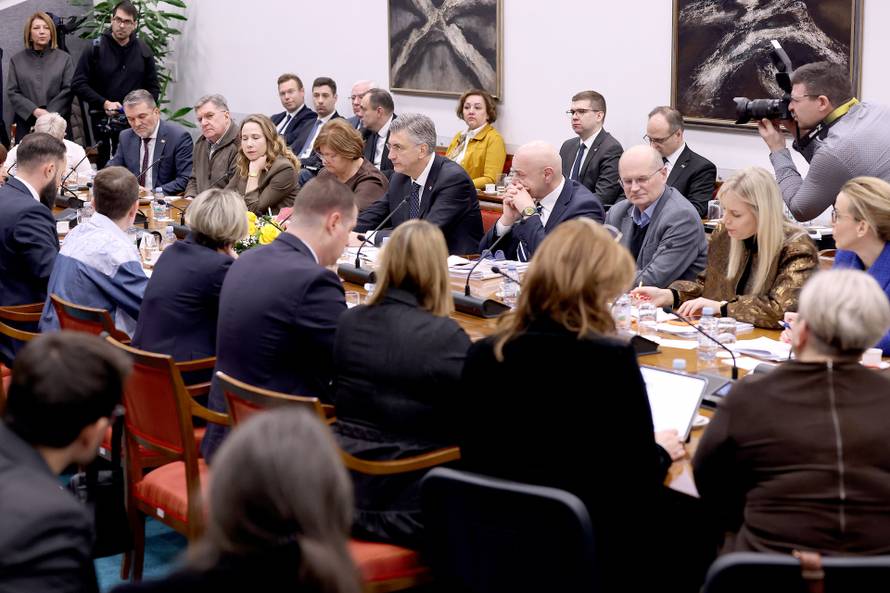 Zagreb: Plenkovic odborima predstavio Alena Ružića, kandidata za novog ministra rada, mirovinskog sustava, obitelji i socijalne politike