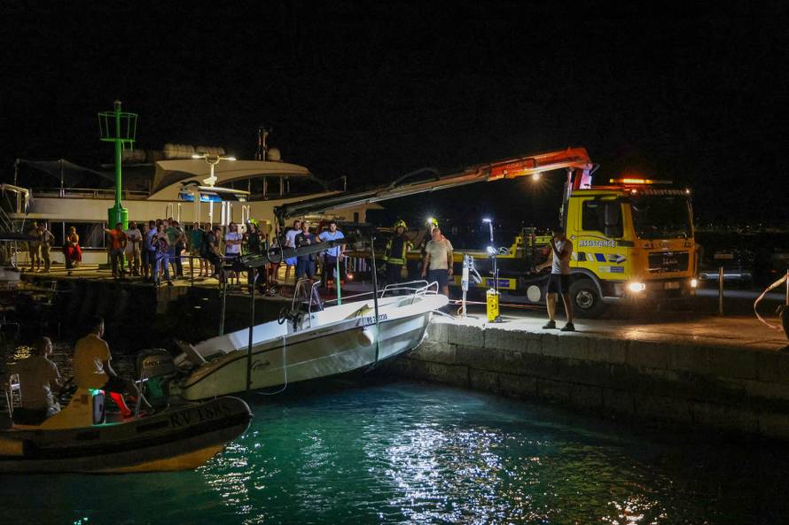 Rovinj: Gliser se zabio u rivu