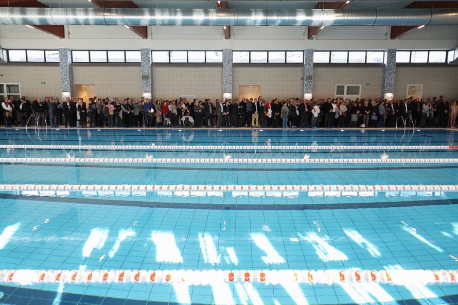 Predsjednica Kolinda Grabar KitaroviÄ nazoÄila je otvorenju Gradskog bazena Velika Gorica