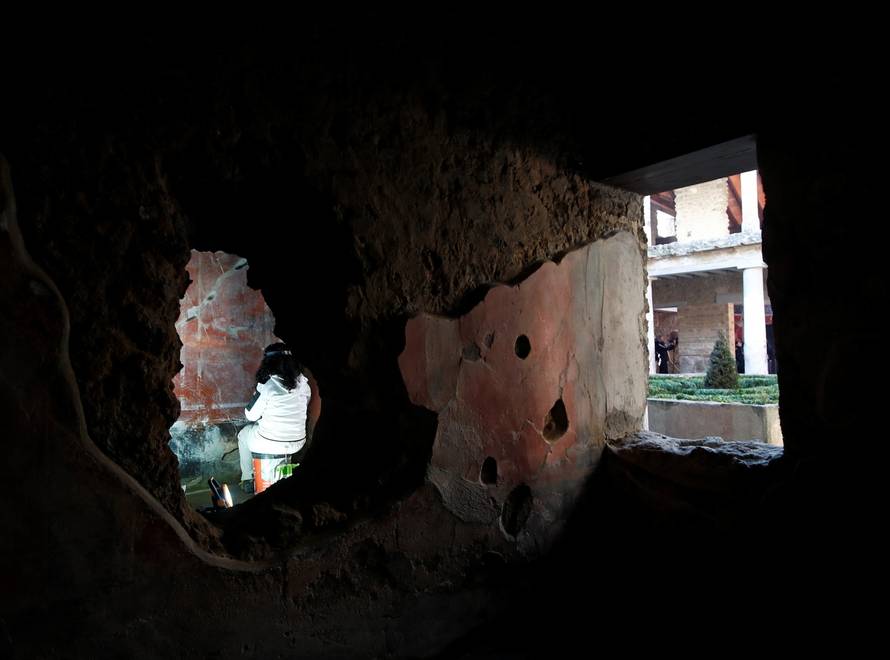 An archaelogist works on a fresco in the House of Lovers "Casa degli Amanti\