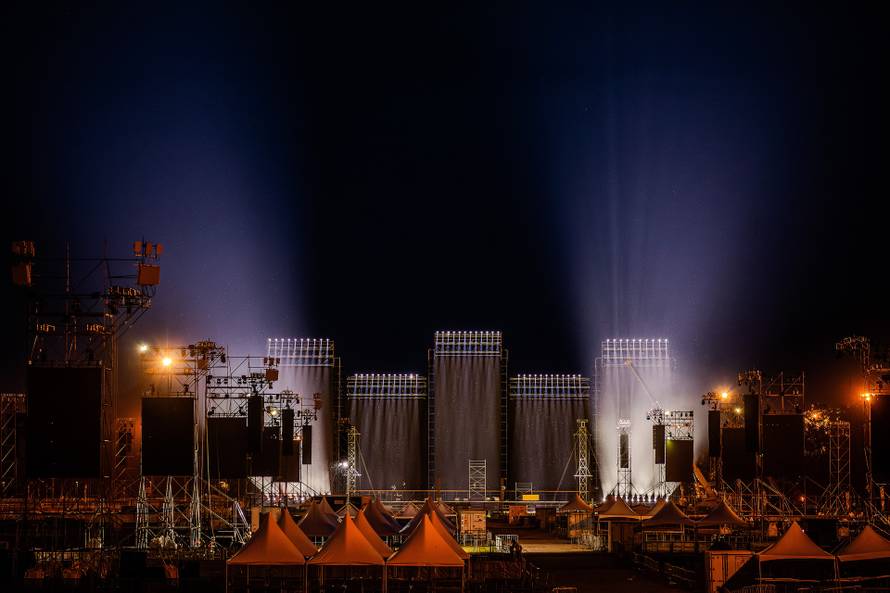 Zagreb: Spektakularna svjetlosna proba na Hipodromu uoči Thompsonovog koncerta