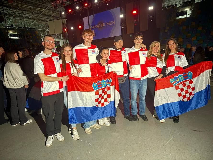 VIDEO Najveći hrvatski koncert izvan domovine: Toni Cetinski zapalio Suwag arenu