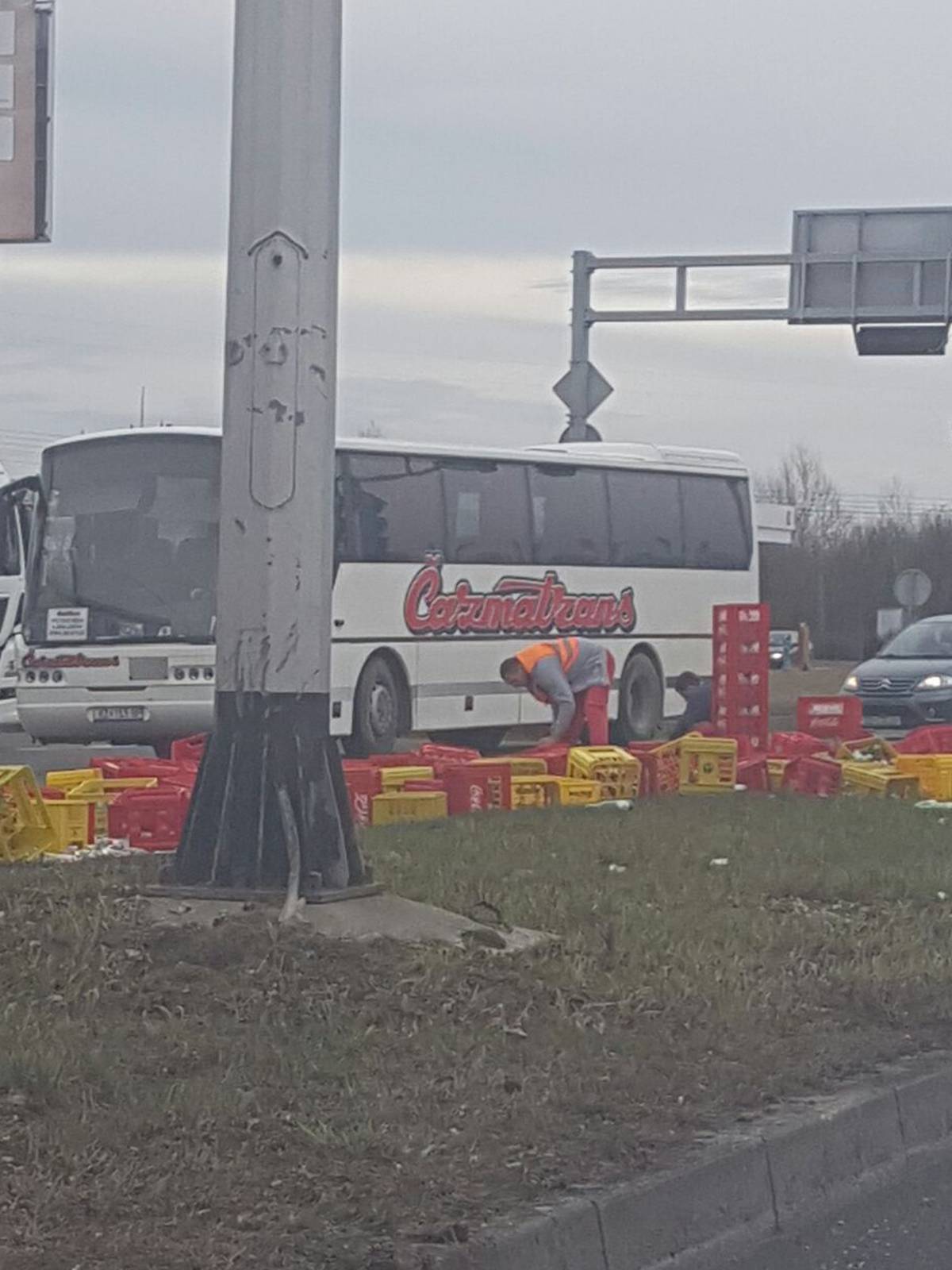 Staklena Slavonska avenija: Iz kamiona na cestu ispale gajbe