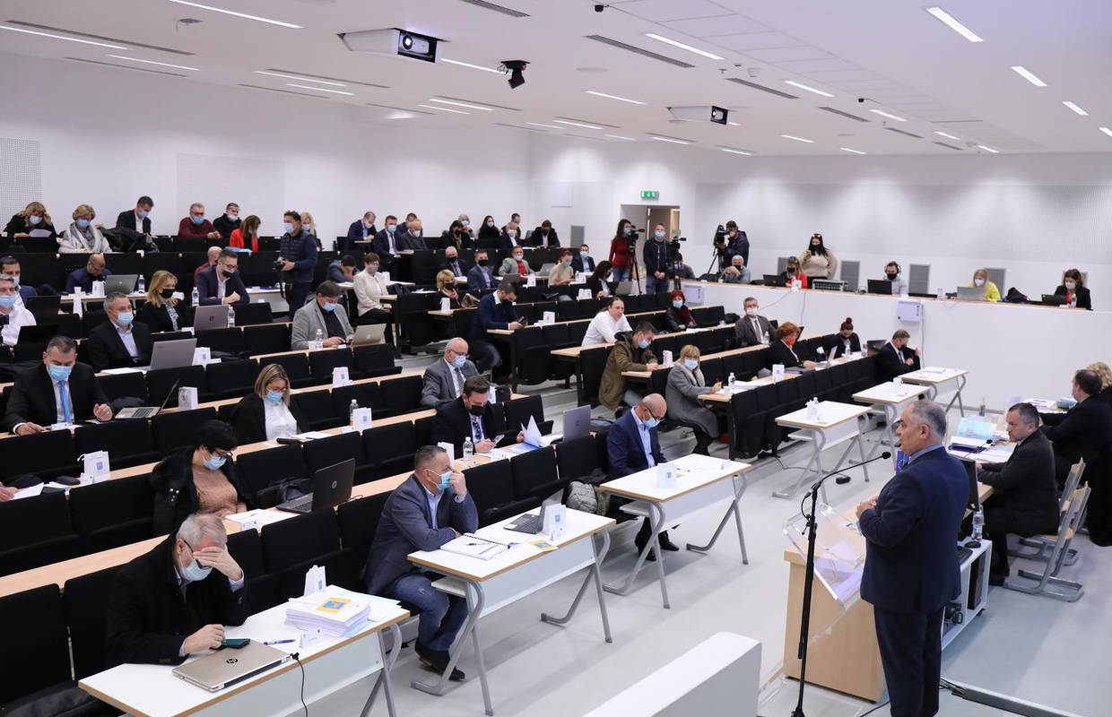 Burna rasprava u splitskoj skupštini: Spominjale se majke, ljubavnice, pa čak i masoni...