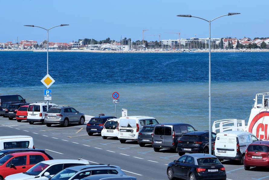 Zadar: Zbog izgradnje hotela zamućeno je more, građani su zabrinuti