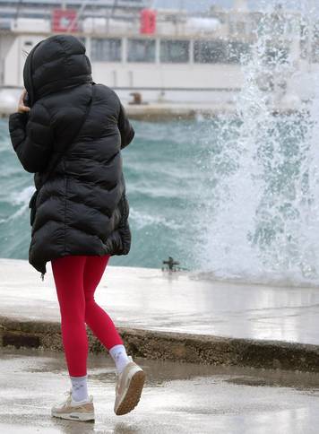 Vodice: Jako jugo na rivi