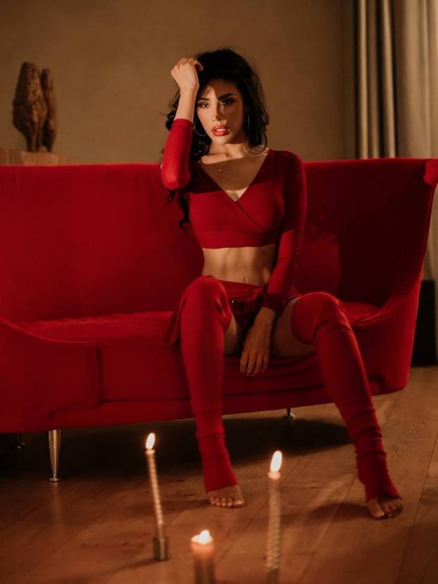 FOTO Seksi kuharica koja je zaludjela milijune: Nataly kuha u izazovnim izdanjima