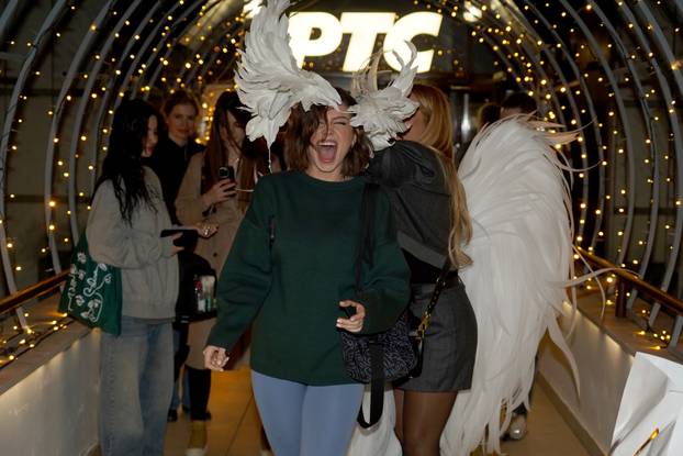 Beograd: Dobro raspoloženi natjecatelji festivala "Pesma za Evroviziju '24"napuštaju studio RTS-a