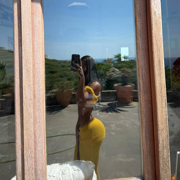FOTO Njezin bivši je stup obrane u Arsenalu, a za njom slini cijela Italija! Ona je savršeni model