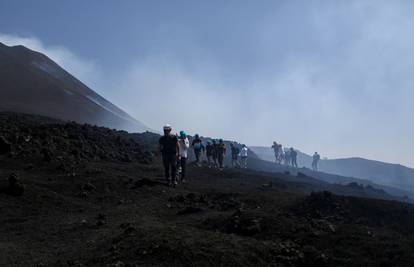 Erumpirala Etna: Izdali uzbunu za zračni promet iznad Sicilije!